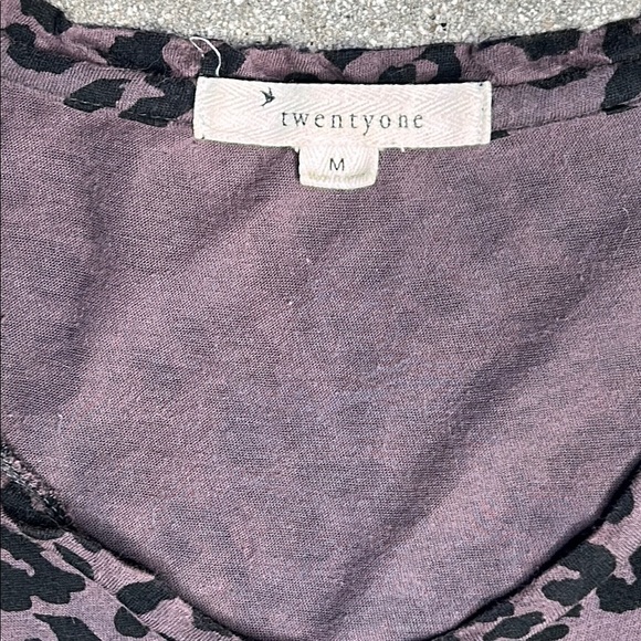 Forever 21 Leopard Print V-Neck Top - Picture 4 of 7